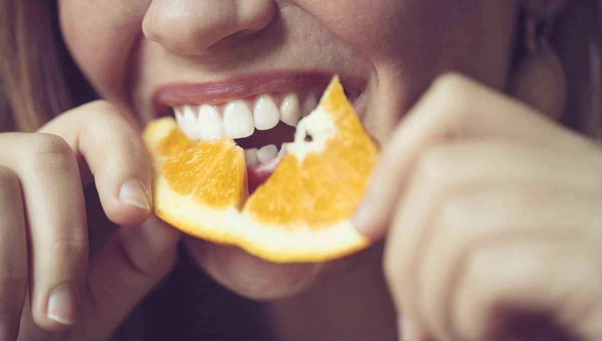 Portakalı böyle yemek vücutta zehre dönüşüyor! C vitamini deposu ama bu zararını bilen yok