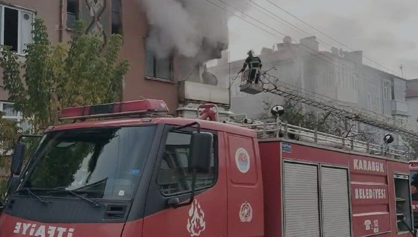 Elektrikli battaniye evi yaktı