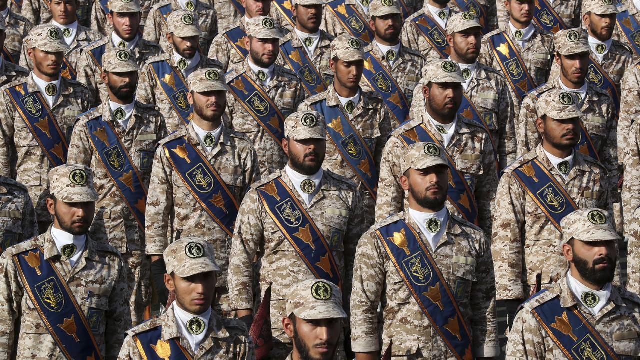 iran-devrim-muhafizlari-ap-1721026.jpg
